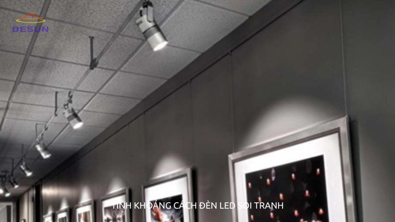 Tính khoảng cách đèn LED soi tranh